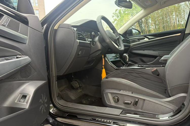 Used Volkswagen Passat 2025 Premium Version 380TSI Dragon Edition Interior 3