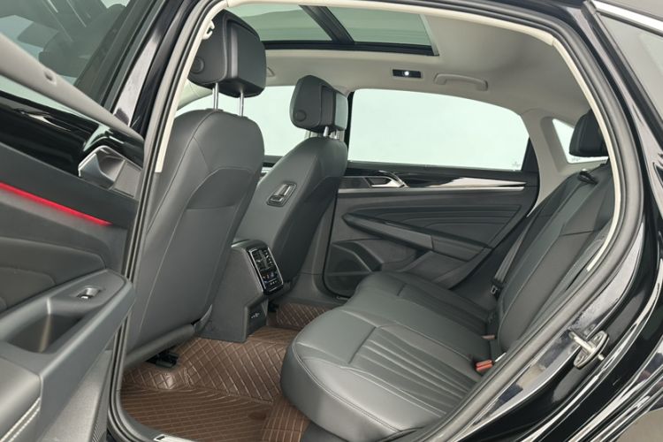 Used Volkswagen Passat 2025 Outstanding Model 380TSI Dragon Glory Edition Interior 3