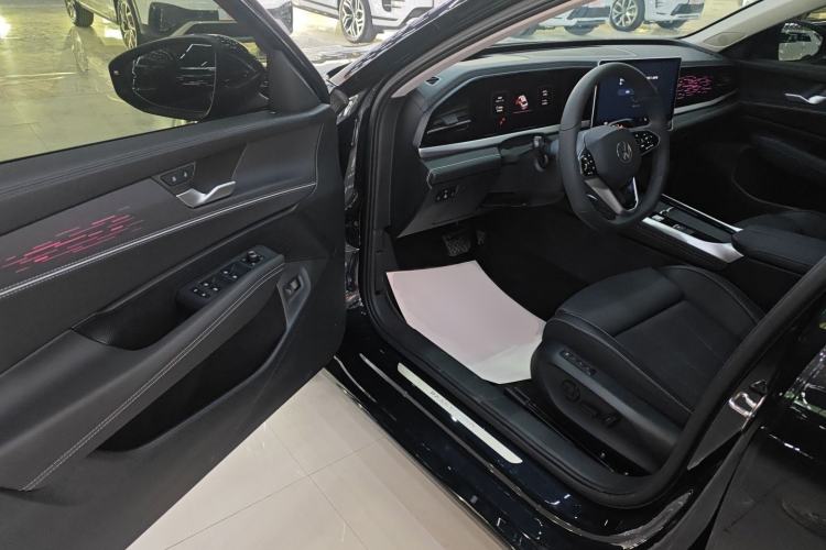 Used Volkswagen Passat 2025 Pro 380TSI Dragon Glory Edition Interior 3