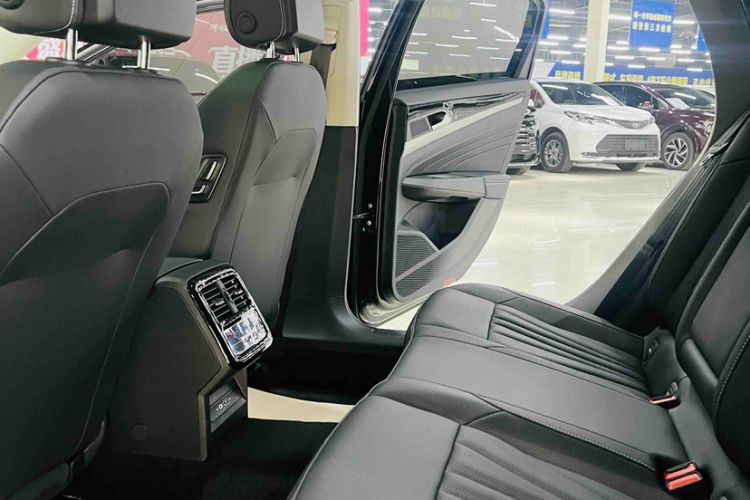 Used Volkswagen Passat 2025 Outstanding Model 380TSI Starry Dragon Edition Interior 3