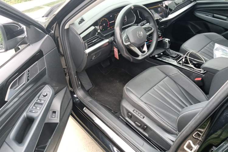 Used Volkswagen Passat 2025 Outstanding Model 330TSI Starry Elite Edition Interior 3