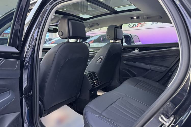 Used Volkswagen Passat 2025 Outstanding Model 330TSI Starry Elite Edition Interior 3