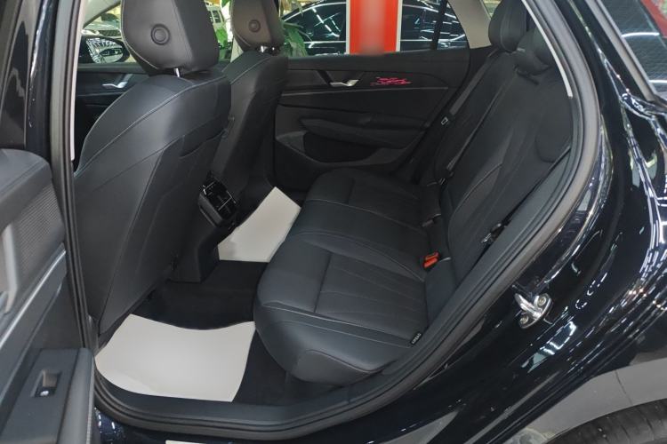 Used Volkswagen Passat 2025 Pro 380TSI Dragon Glory Edition Interior 4