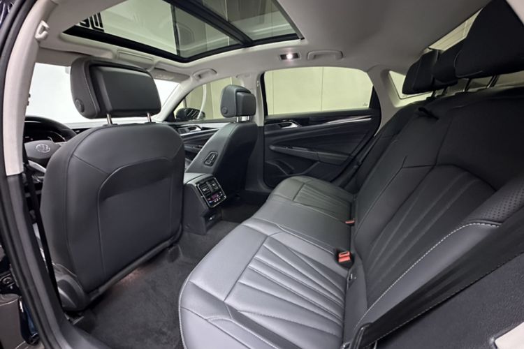 Used Volkswagen Passat 2025 Outstanding Model 330TSI Starry Elite Edition Interior 4