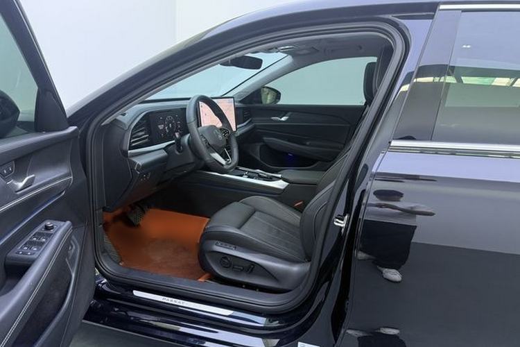 Used Volkswagen Passat 2025 Pro 380TSI Dragon Edition Interior 4