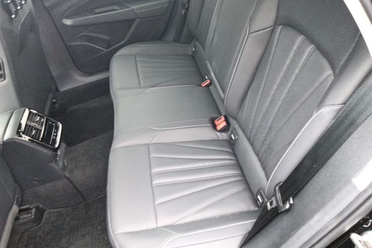 Used Volkswagen Passat 2025 Outstanding Model 330TSI Starry Elite Edition Interior 4