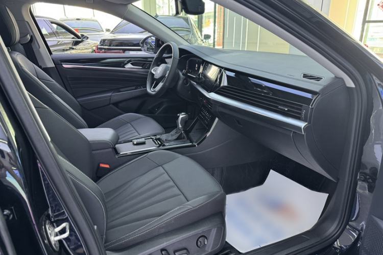 Used Volkswagen Passat 2025 Outstanding Model 330TSI Starry Elite Edition Interior 4