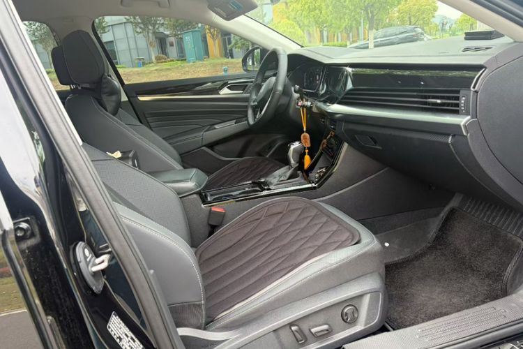 Used Volkswagen Passat 2025 Premium Version 380TSI Dragon Edition Interior 5