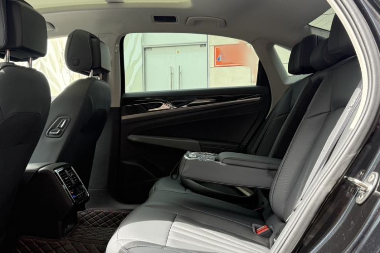 Used Volkswagen Passat 2025 Outstanding Model 380TSI Starry Dragon Edition Interior 5