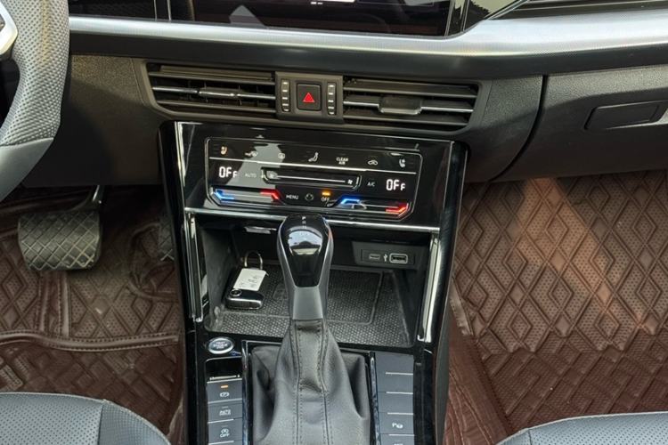 Used Volkswagen Passat 2025 Outstanding Model 380TSI Dragon Glory Edition Interior 5