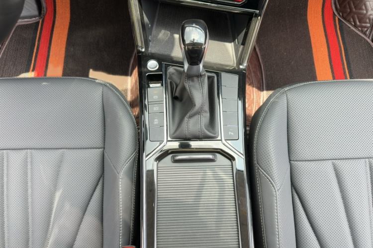 Used Volkswagen Passat 2025 Premium Version 380TSI Dragon Edition Interior 5