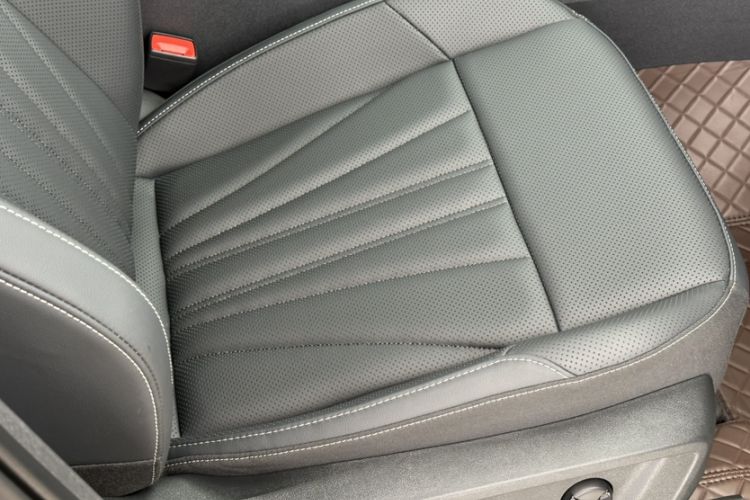 Used Volkswagen Passat 2025 Outstanding Model 380TSI Dragon Glory Edition Interior 6