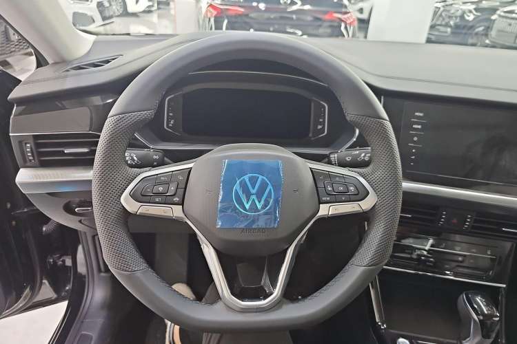 Used Volkswagen Passat 2025 Outstanding Model 330TSI Starry Elite Edition Interior 6