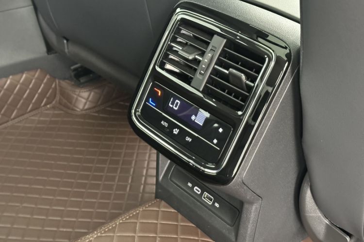 Used Volkswagen Passat 2025 Outstanding Model 380TSI Dragon Glory Edition Interior 7