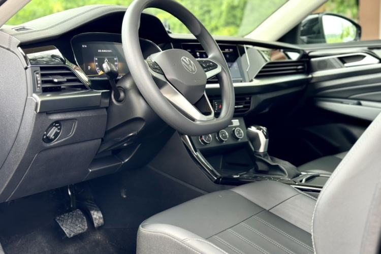 Used Volkswagen Passat 2025 Outstanding Model 280TSI Business Edition Interior 9