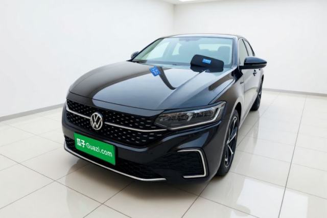 Ojetý Volkswagen Passat 2025 Outstanding Model 380TSI Starry Dragon Edition
