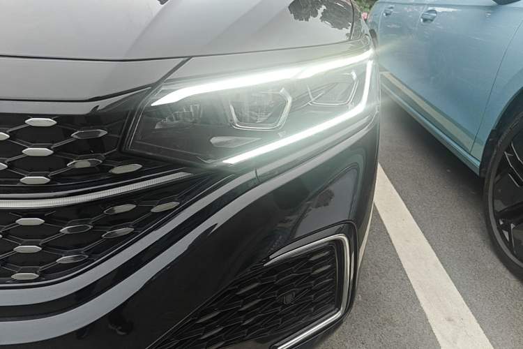 Used Volkswagen Passat 2025 Outstanding Model 380TSI Starry Dragon Glorious Edition Left Front Headlight