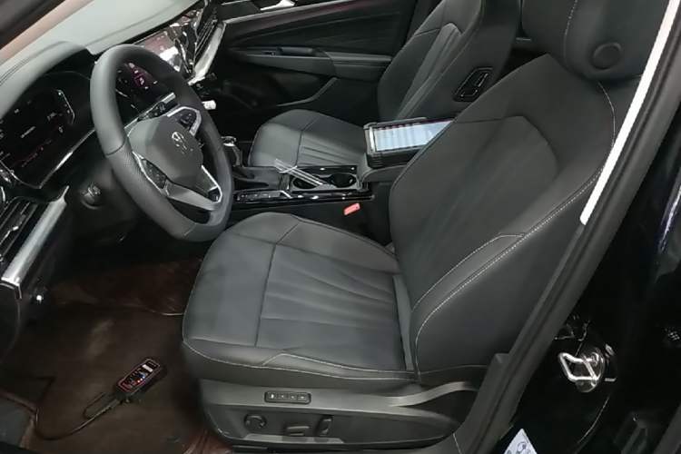 Used Volkswagen Passat 2025 Outstanding Model 380TSI Starry Dragon Glorious Edition Left Front Seat
