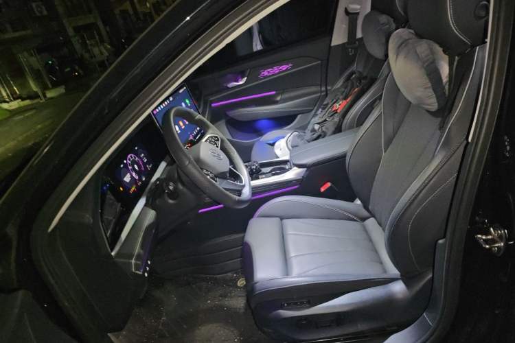 Used Volkswagen Passat 2025 Pro 380TSI Starry Dragon Edition Left Front Seat