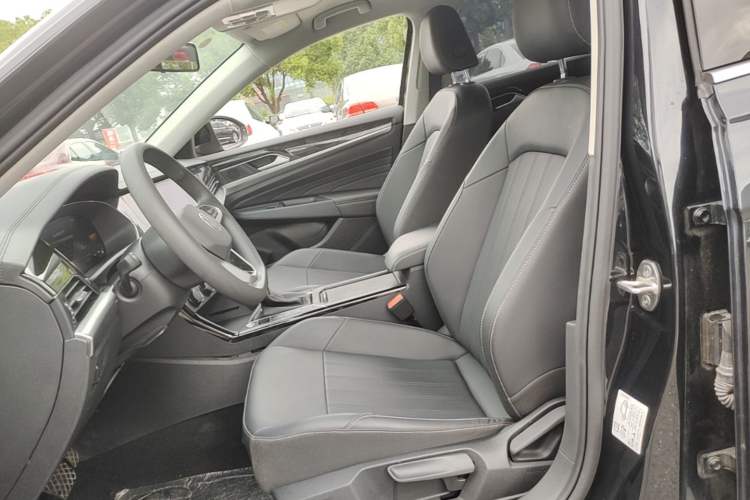 Used Volkswagen Passat 2025 Outstanding Model 280TSI Business Edition Left Front Seat