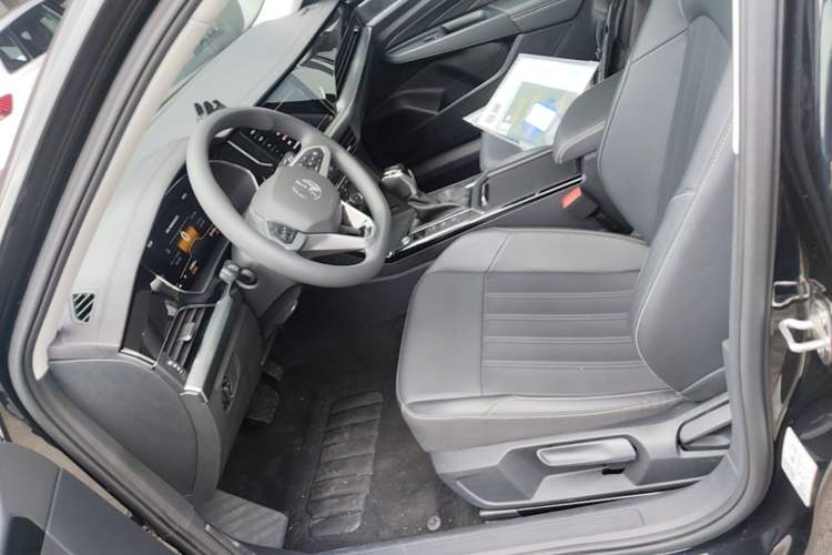 Used Volkswagen Passat 2025 Outstanding Model 280TSI Business Edition Left Front Seat