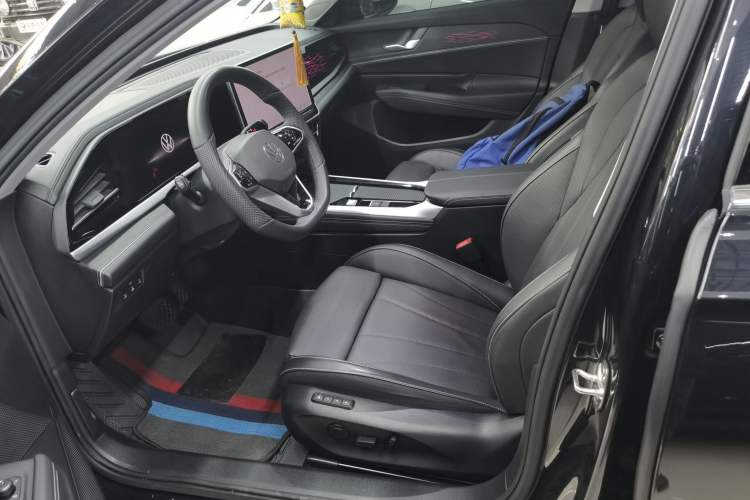 Used Volkswagen Passat 2025 Pro 380TSI Dragon Glory Edition Left Front Seat