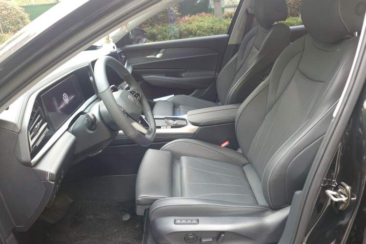 Used Volkswagen Passat 2025 Pro 380TSI Starry Dragon Edition Left Front Seat