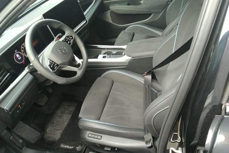 Used Volkswagen Passat 2025 Pro 380TSI Starry Dragon Luxury Edition Left Front Seat