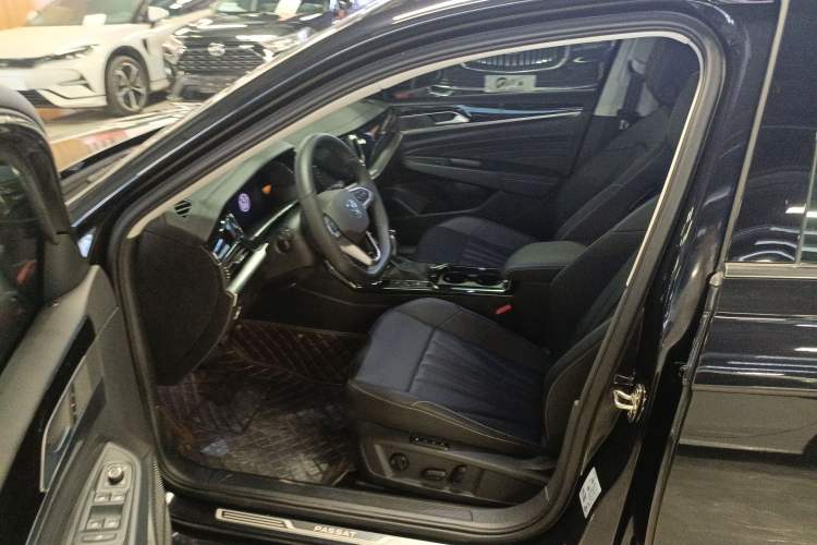 Used Volkswagen Passat 2025 Outstanding Model 330TSI Elite Edition Left Front Seat