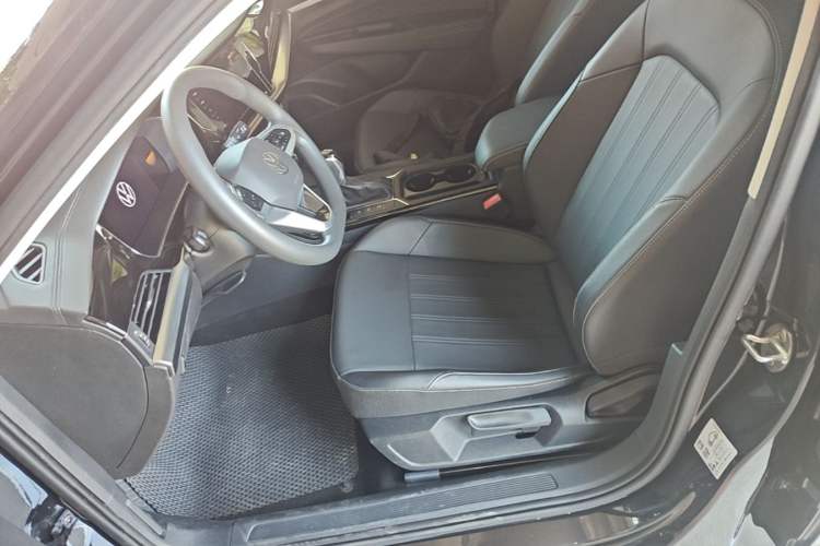 Used Volkswagen Passat 2025 Outstanding Model 280TSI Business Edition Left Front Seat