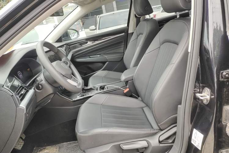 Used Volkswagen Passat 2025 Outstanding Model 280TSI Business Edition Left Front Seat