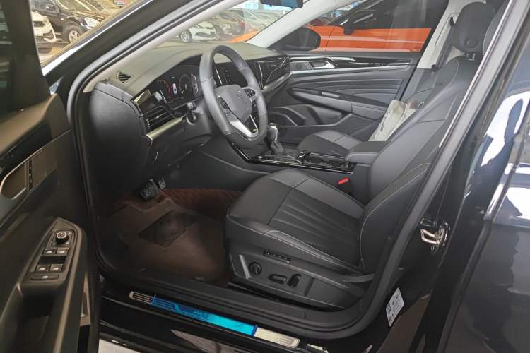 Used Volkswagen Passat 2025 Premium Version 380TSI Dragon Edition Left Front Seat