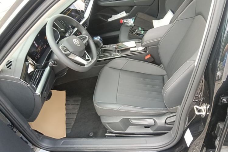 Used Volkswagen Passat 2025 Outstanding Model 280TSI Business Edition Left Front Seat