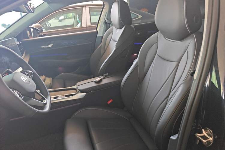 Used Volkswagen Passat 2025 Pro 380TSI Starry Dragon Edition Left Front Seat