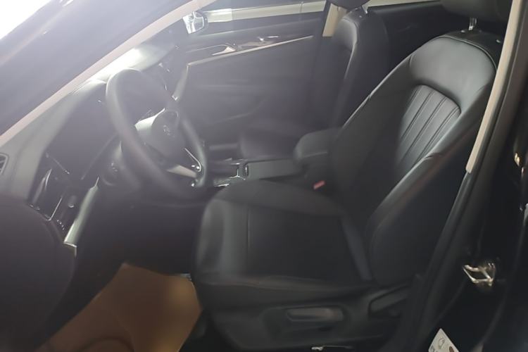 Used Volkswagen Passat 2025 Outstanding Model 280TSI Business Edition Left Front Seat