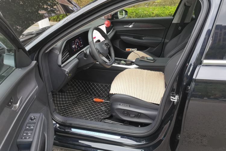Used Volkswagen Passat 2025 Pro 380TSI Dragon Glory Edition Left Front Seat