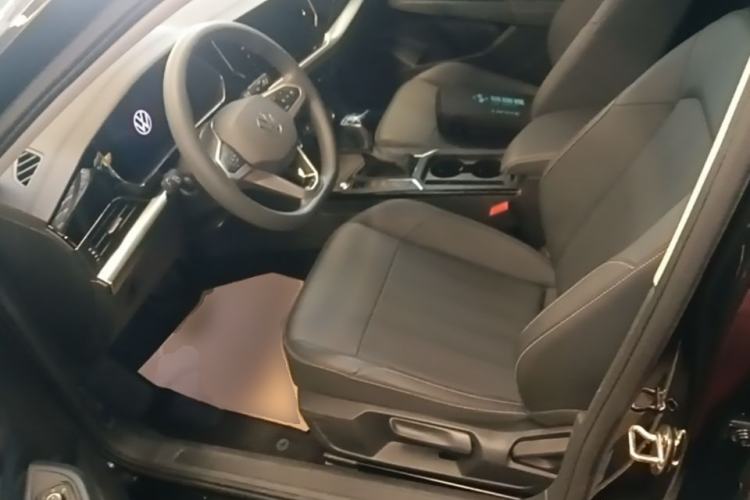 Used Volkswagen Passat 2025 Outstanding Model 280TSI Business Edition Left Front Seat