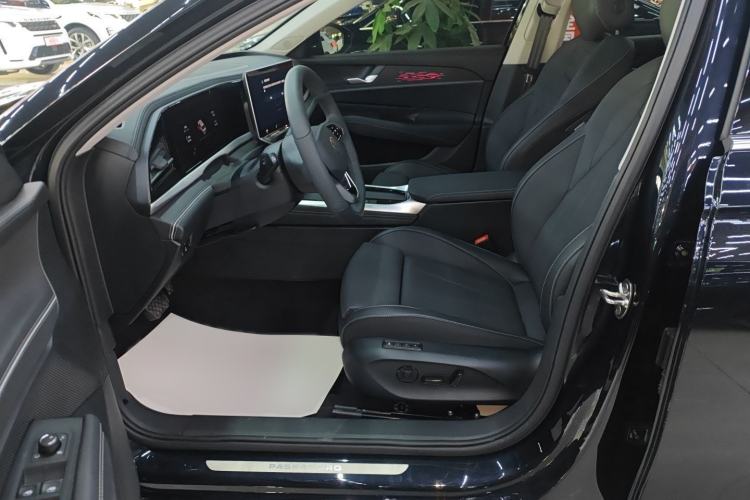 Used Volkswagen Passat 2025 Pro 380TSI Dragon Glory Edition Left Front Seat