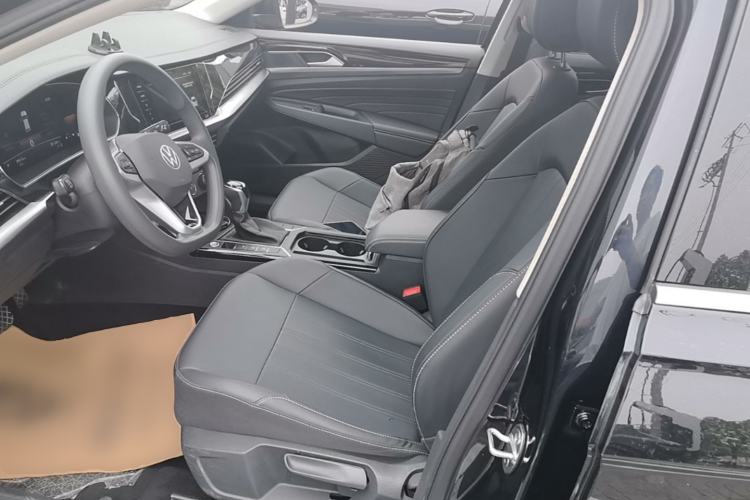 Used Volkswagen Passat 2025 Outstanding Model 280TSI Business Edition Left Front Seat