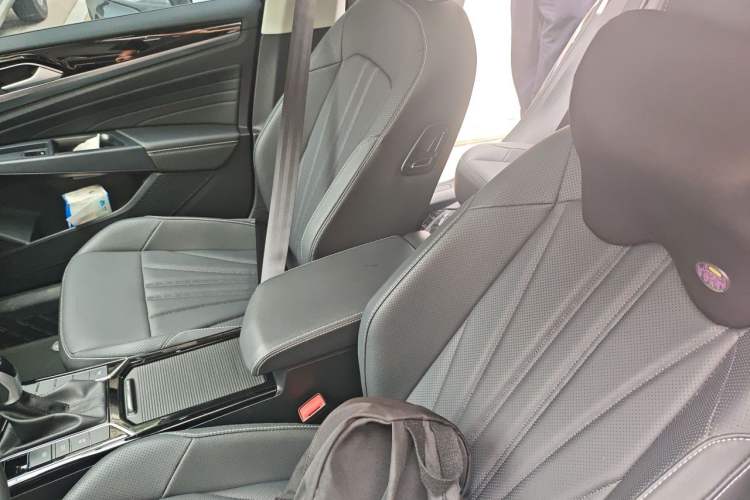 Used Volkswagen Passat 2025 Outstanding Model 330TSI Elite Edition Left Front Seat