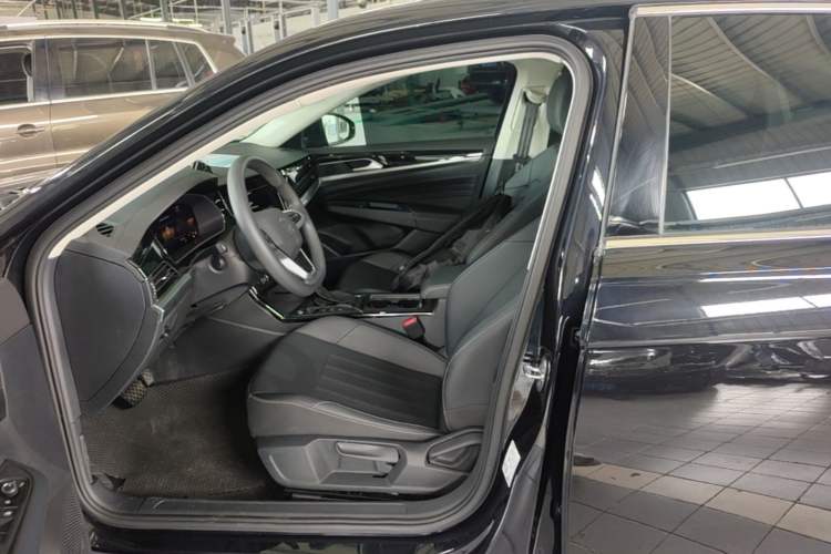 Used Volkswagen Passat 2025 Outstanding Model 280TSI Business Edition Left Front Seat