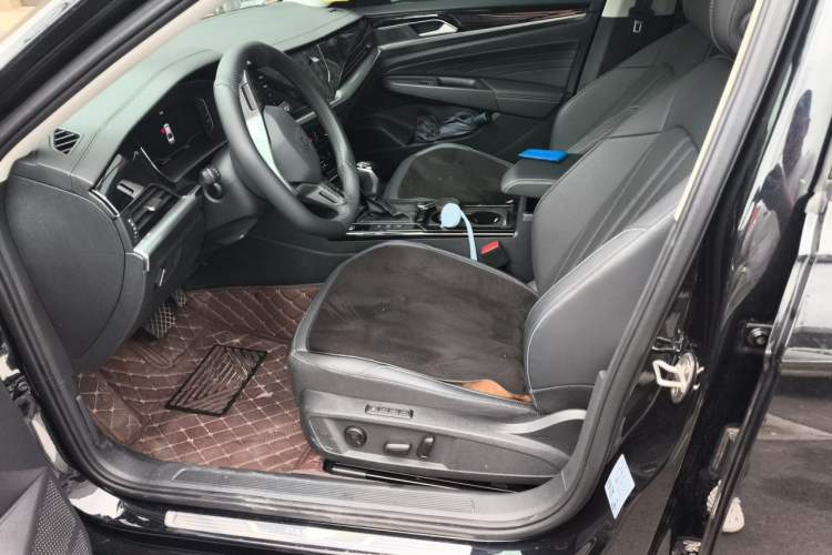 Used Volkswagen Passat 2025 Outstanding Model 330TSI Elite Edition Left Front Seat
