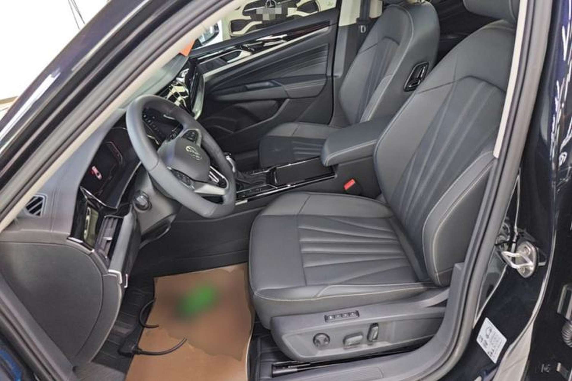 Used Volkswagen Passat 2025 Outstanding Model 380TSI Starry Dragon Edition Left Front Seat