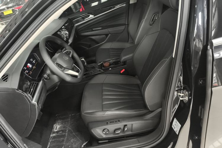 Used Volkswagen Passat 2025 Premium Version 380TSI Dragon Edition Left Front Seat