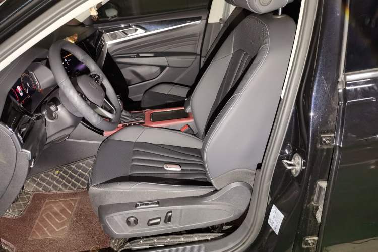 Used Volkswagen Passat 2025 Premium Version 380TSI Dragon Edition Left Front Seat
