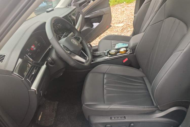 Used Volkswagen Passat 2025 Outstanding Model 330TSI Elite Edition Left Front Seat