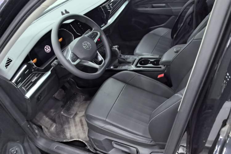 Used Volkswagen Passat 2025 Outstanding Model 280TSI Business Edition Left Front Seat