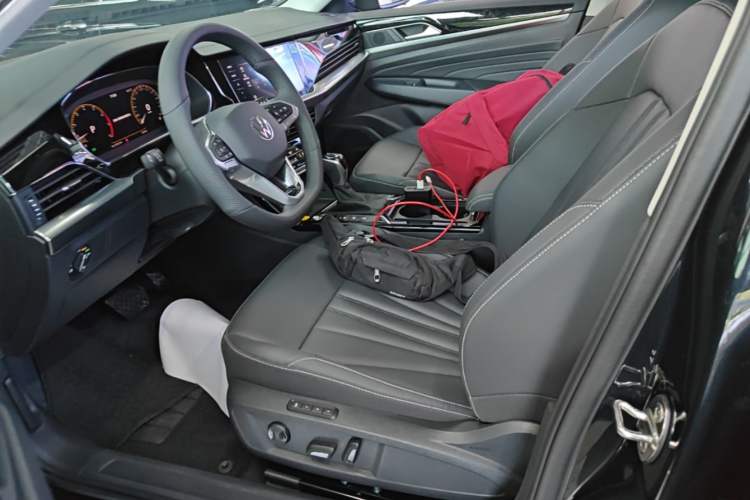 Used Volkswagen Passat 2025 Premium Version 380TSI Dragon Edition Left Front Seat