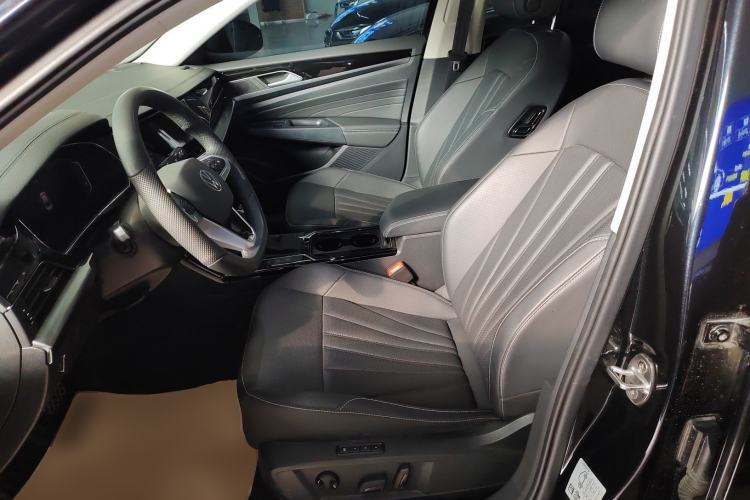 Used Volkswagen Passat 2025 Premium Version 380TSI Dragon Edition Left Front Seat