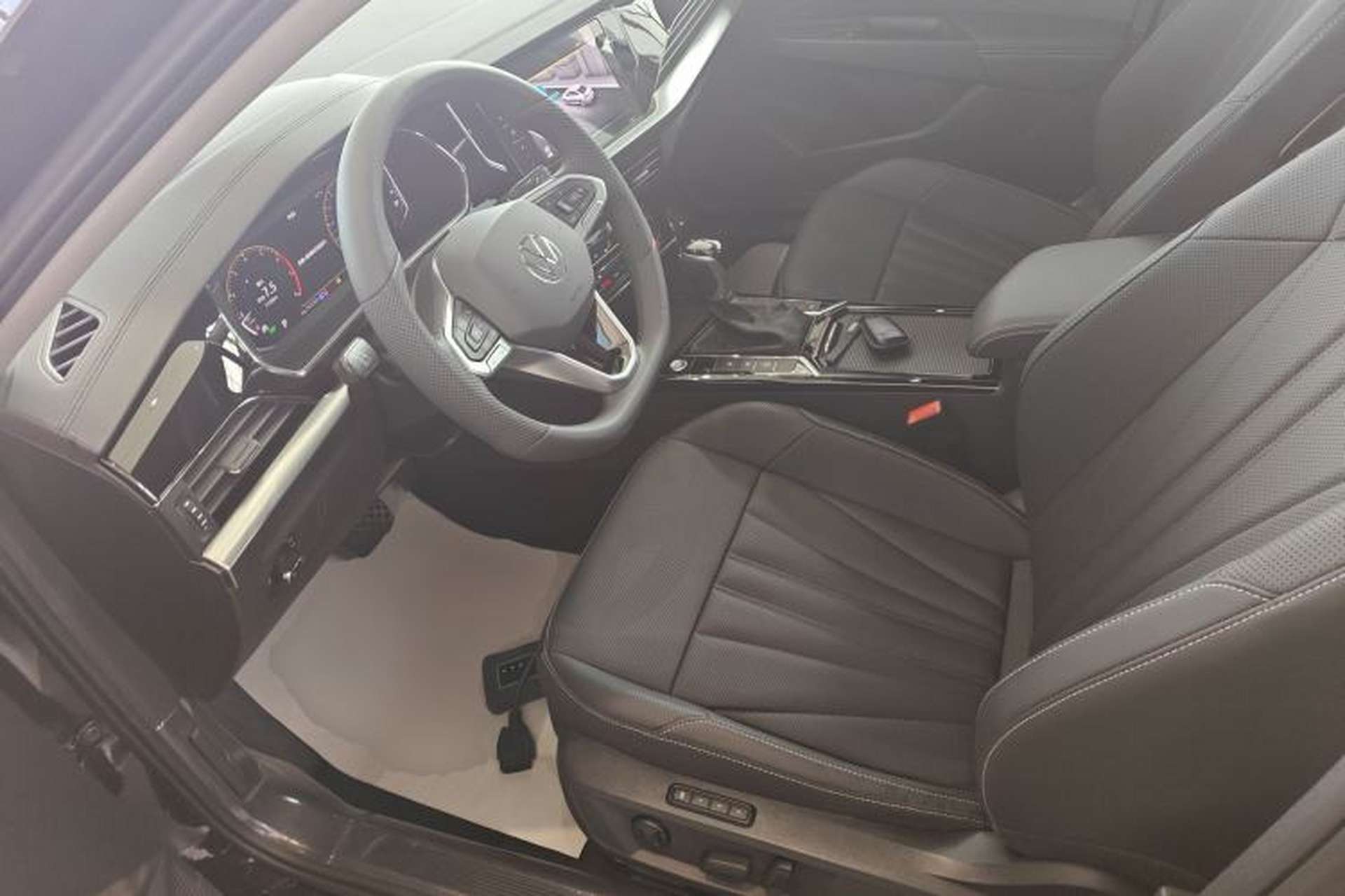Used Volkswagen Passat 2025 Outstanding Model 380TSI Starry Dragon Edition Left Front Seat